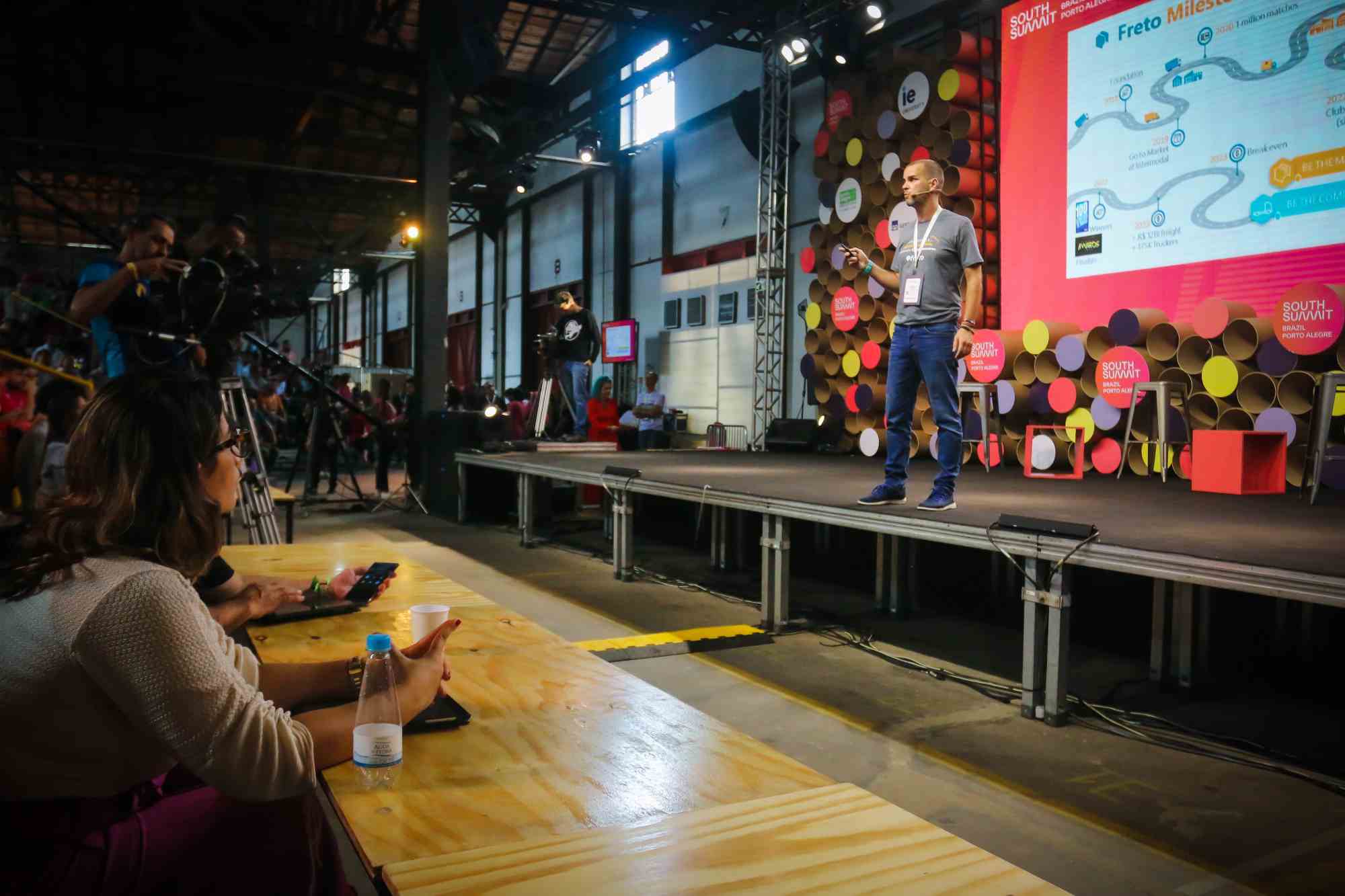 Startups finalistas de South Summit Brazil 2026 durante evento del ecosistema emprendedor de Latinoamérica en Porto Alegre