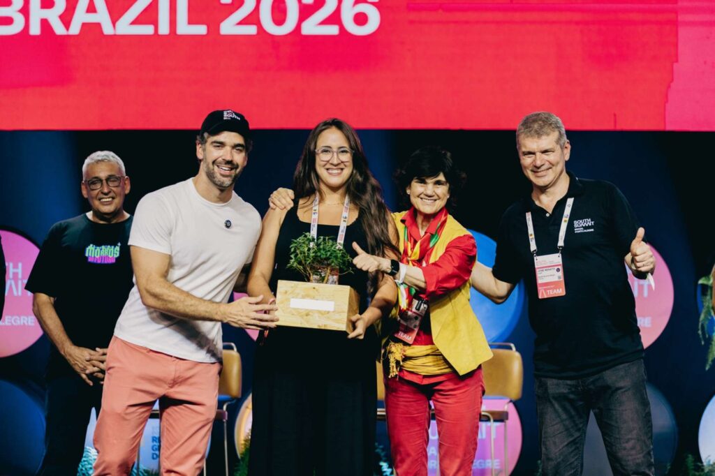 Dairy Tech recibiendo su premio durante South Summit Brazil 2026 en Porto Alegre.