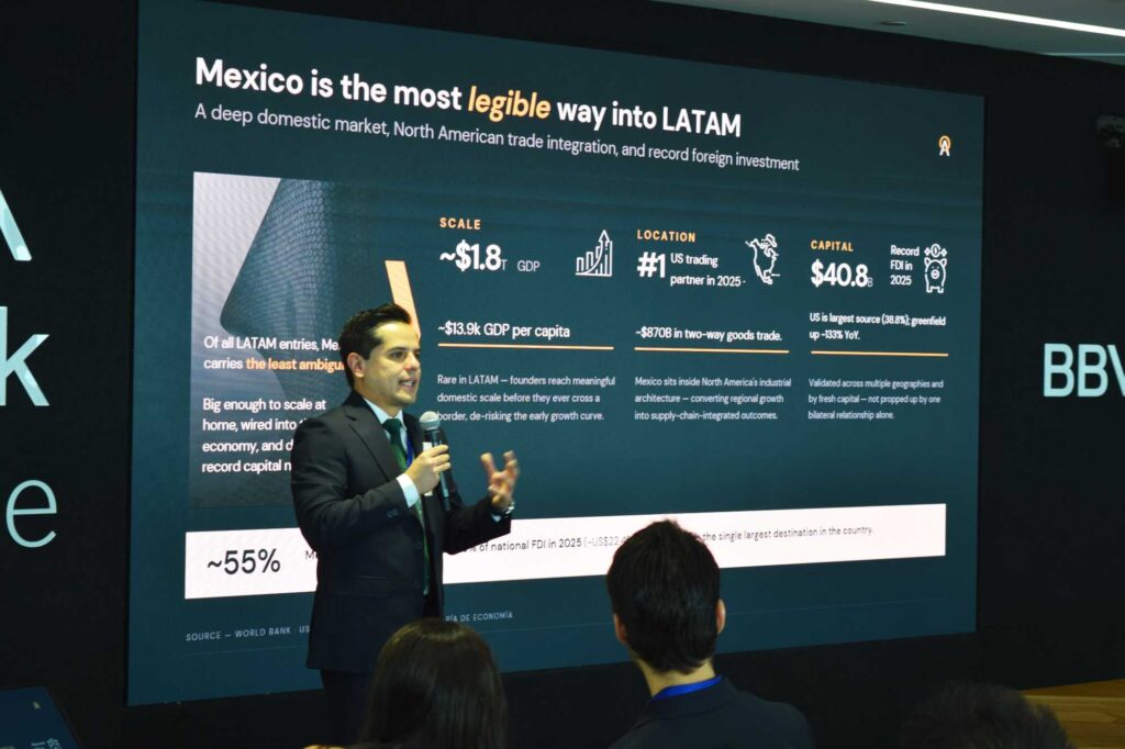 Participantes de CDMX Tech Tour durante una conferencia sobre inversión, startups e innovación en la Ciudad de México.