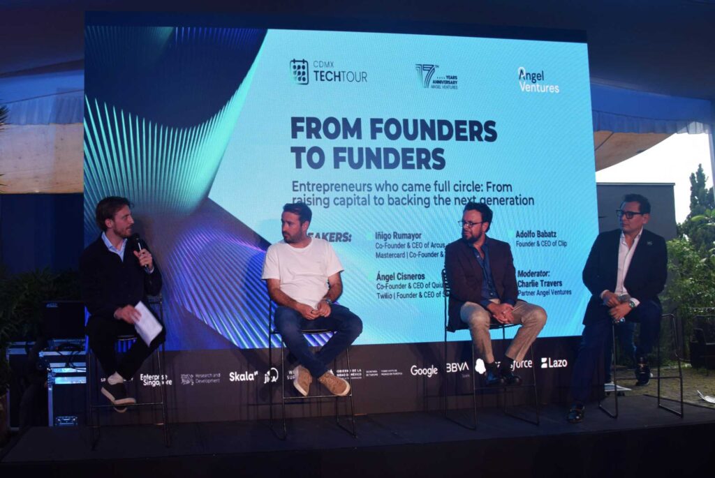 Participantes de CDMX Tech Tour durante una conferencia sobre inversión, startups e innovación en la Ciudad de México.