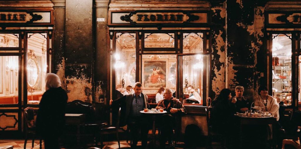 El Caffè Florian nació en Venecia en 1720. Es el café más antiguo del mundo y se encuentra bajo los arcos de las Procuratie Nuove, en la Plaza de San Marcos.